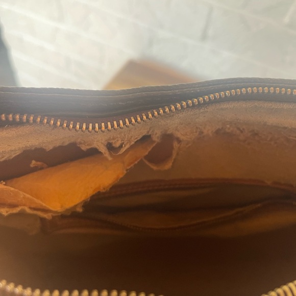 Louis Vuitton  Monogram Looping GM Shoulder Bag - Picture 12 of 15